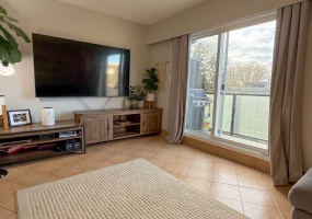 991, Cloverdale Avenue, Victoria, Canada, 2 Bedrooms Bedrooms, 0 ,1 BathroomBathrooms,Condo,For Sale,Cloverdale Court,Cloverdale Avenue,0,1108