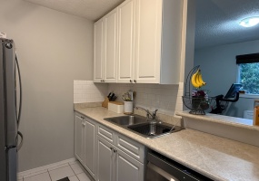 991, Cloverdale Avenue, Victoria, Canada, 2 Bedrooms Bedrooms, 0 ,1 BathroomBathrooms,Condo,For Sale,Cloverdale Court,Cloverdale Avenue,0,1108