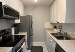 991, Cloverdale Avenue, Victoria, Canada, 2 Bedrooms Bedrooms, 0 ,1 BathroomBathrooms,Condo,For Sale,Cloverdale Court,Cloverdale Avenue,0,1108