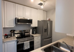 991, Cloverdale Avenue, Victoria, Canada, 2 Bedrooms Bedrooms, 0 ,1 BathroomBathrooms,Condo,For Sale,Cloverdale Court,Cloverdale Avenue,0,1108